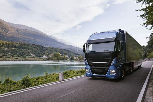 Erhöht die Flotte von Lkw, die mit Erdgas als Ersatz für Diesel betrieben werden