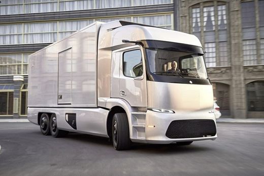Mercedes präsentiert seinen Elektro-Lkw und Recambiosdelcamion.com seine Angebote an Ersatzteilen und Ersatzteilen für Batterien