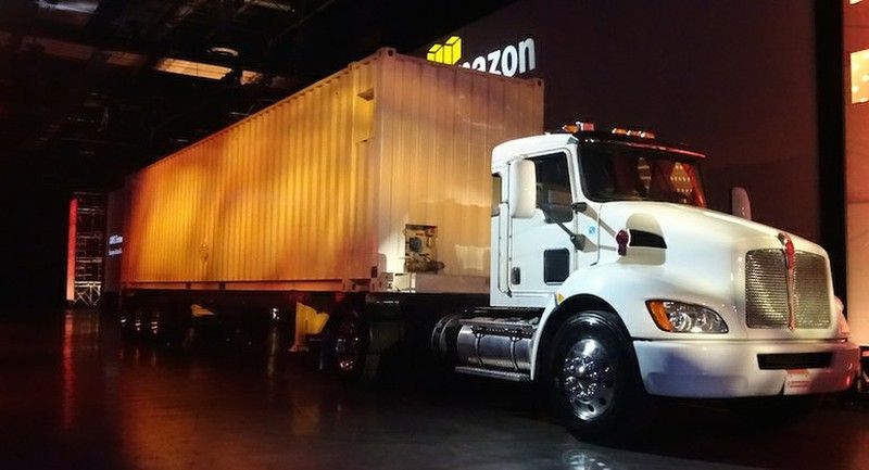 Amazon wird einen Lastwagen verwenden, um Daten zu transportieren und Informationen mit hoher Geschwindigkeit zu übertragen