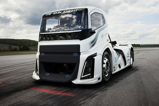 Der neue Truck The Iron Knight von Volvo bricht zwei Geschwindigkeitsweltrekorde