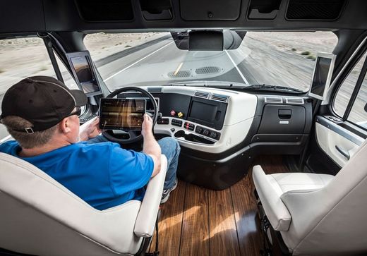 Daimler Trucks baut den ersten selbstfahrenden Lkw