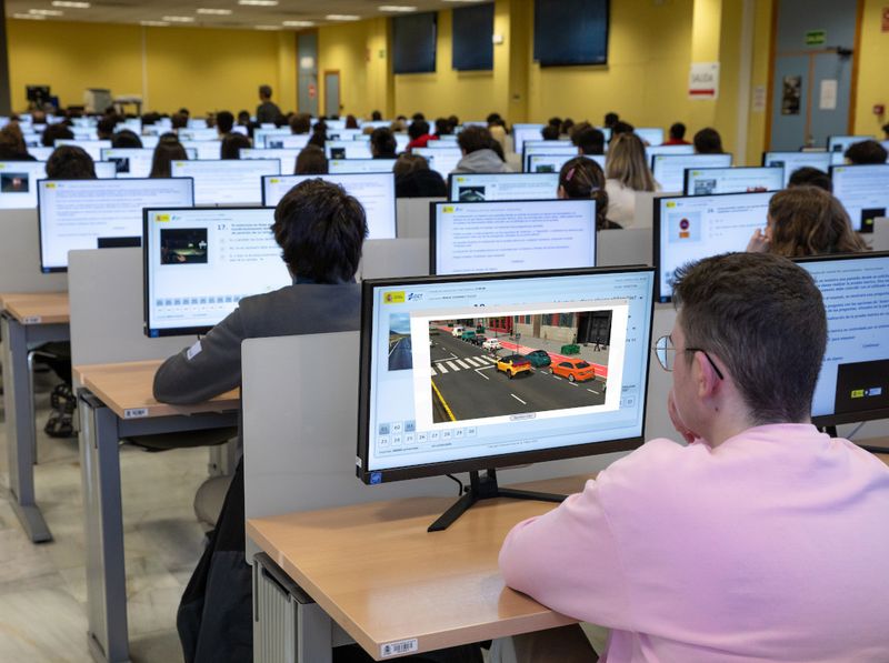 Por qué hay retrasos en los exámenes de conducir camión