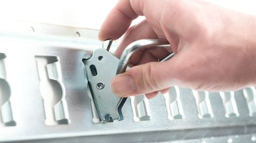 Anello triangolare a caricamento laterale per guida universale