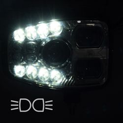 Farol direito 12/24 V totalmente em LED (lado do passageiro)