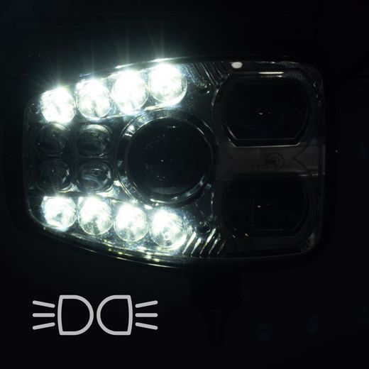 Farol direito 12/24 V totalmente em LED (lado do passageiro)