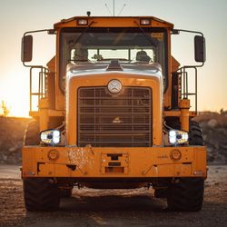 Farol esquerdo 12/24V totalmente em LED (lado do motorista)