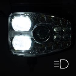 Farol esquerdo 12/24V totalmente em LED (lado do motorista)