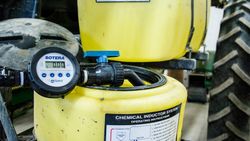 Medidor contador digital agua y químicos SOTERA Tuthill