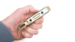 Metal closing latch 124