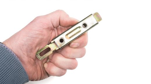 Metal closing latch 124