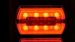Fanale posteriore multifunzione (3 funzioni) LED 12/24V Lato destro o sinistro. Luce di posizione, freno e indicatore di direzione con effetto neon.